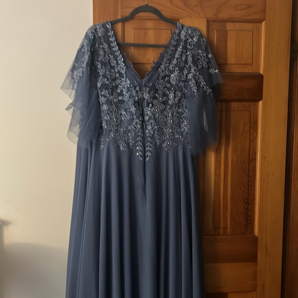 Elegant Blue Evening Gown - Picture 4 of 5